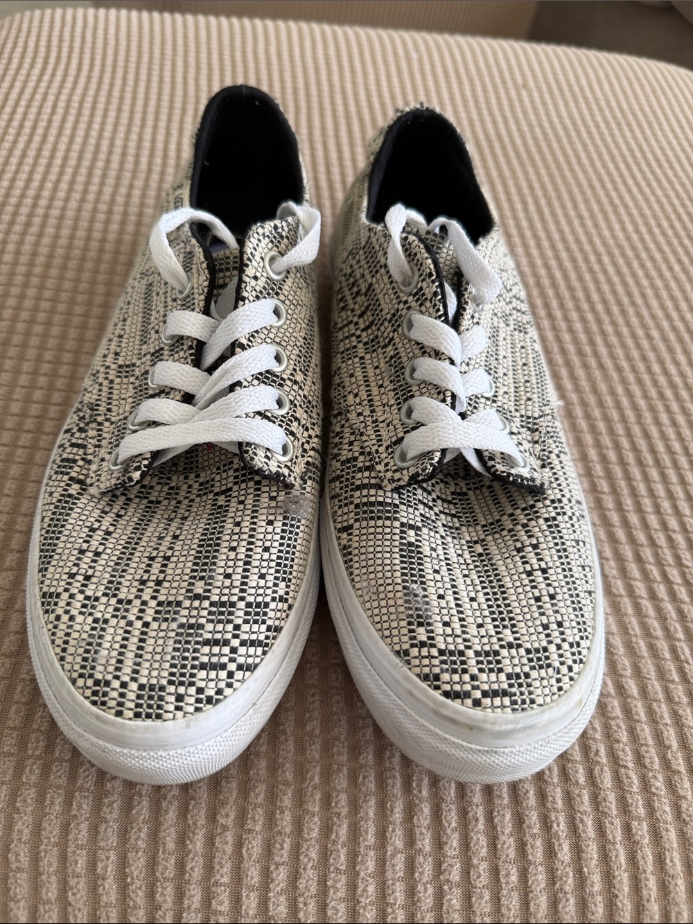 VANS Size 8.5M Black/Tan Neutral Woven Pattern Lace-Up Sneakers - Worn once